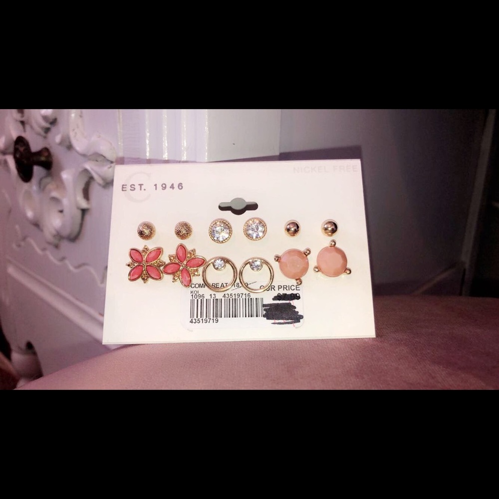 A set of earrings